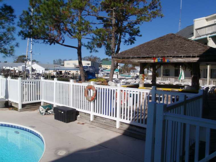 Lovely pool area and Tiki Bar