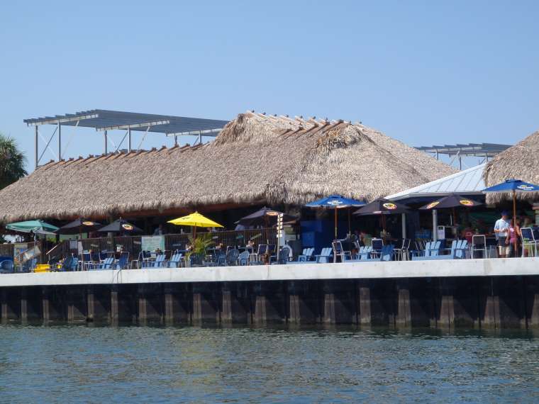 Tiki Bar - no place to tie up dinghy :(